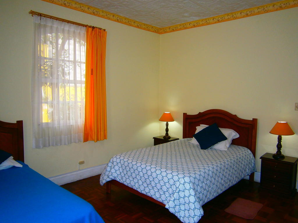 The Yellow House Quito Camera foto