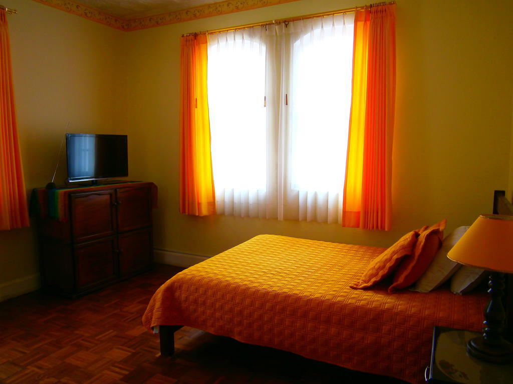 The Yellow House Quito Camera foto