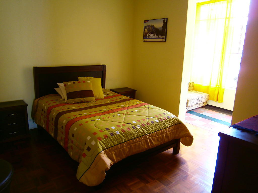 The Yellow House Quito Camera foto