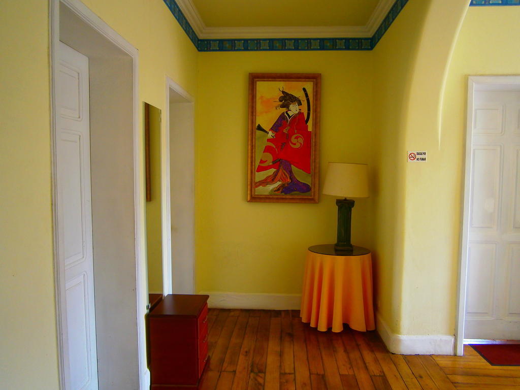 The Yellow House Quito Camera foto